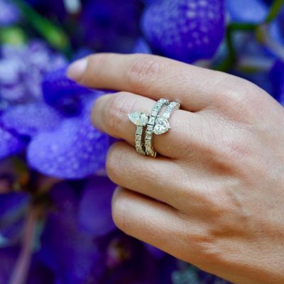 Der Circle Spiral Ring und der passende Armreif von @marco_valente_high_jewelry faszinieren als perfektes Set mit ihrem außergewöhnlichen Funkeln. 
Der angenehme Tragekomfort in Kombination mit der Ausdrucksstärke der Schmuckstücke machen die Schmuckstücke so besonders.

#MVHJ #GADOROStilreich #Köln