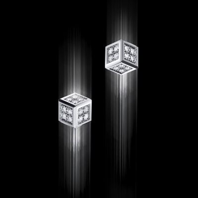 ✨ Klare Linien. Kühne Eleganz. Zeitlose Modernität. ✨
Mit der neuen Ice Cube Be Cube Linie hebt @chopard  den ikonischen Würfel auf ein neues Level. Zwischen poliertem Gold und funkelnden Diamanten entsteht ein Design, das Minimalismus und luxuriösen Glanz perfekt vereint.
Jeder Würfel steht für Präzision, Harmonie und die ruhige Kraft moderner Ästhetik – reduziert auf das Wesentliche und dennoch voller Ausdruck. 💎
#Chopard #IceCube #GadoroStilreich #köln