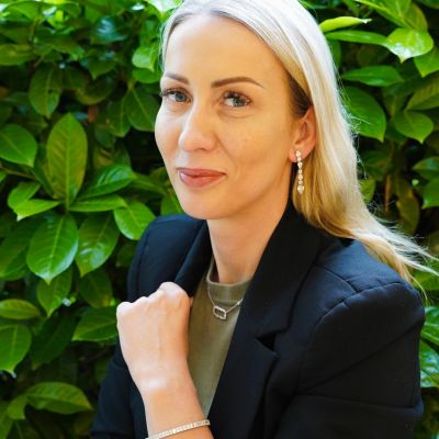 Die Schmuckstücke von @marco_valente_high_jewelry vereinen zeitlose Eleganz mit außergewöhnlicher Strahlkraft. 
Jedes Detail funkelt mit purer Raffinesse und verleiht jedem Look eine besondere Ausstrahlung. 
Schmuck, der nicht nur glänzt, sondern begeistert. 

#MVHJ #GADOROStilreich #Köln