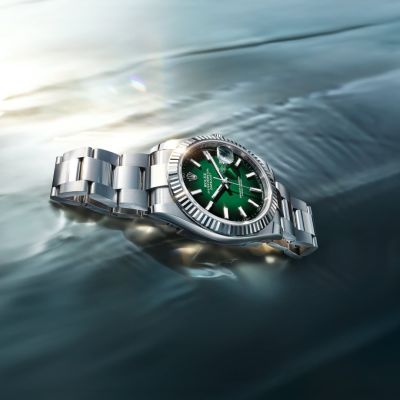 Die neue @rolex  Datejust 41 in Rolesor weiß besitzt ein lackiertes Zifferblatt in Grün ombré und eine geriffelte Lünette. Das Datumsfenster wird durch den Kontrast zum Ombré-Rand des Zifferblatts akzentuiert.#Rolex #Datejust #WatchesAndWonders2026 #GadoroStilreich #Köln