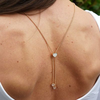 Das Collier von @chopard lässt sich in verschiedene Längen einstellen und kann auch am Rücken als besonderes Statement getragen werden. Die zwei Happy Diamonds am unteren Ende verleihen dem Look dabei eine leichte, verspielte Note. 

#Chopard #GADOROStilreich #Köln