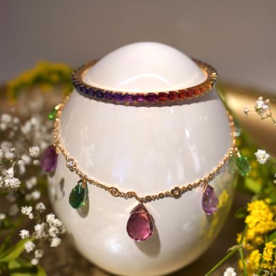 In unserem kleinen Oster Nest erstrahlen diese Kette und das Armband von GADORO in fröhlichen Farben.🐣 Sie setzen elegante Akzente, verleihen jedem Look besondere Leichtigkeit und bringen stilvollen Glanz in die Frühlings- und Festtage.✨🌷
#GADOROStilreich #köln
