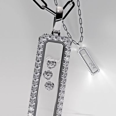 Freiheit, die sich bewegt. ✨

Seit 1976 lässt @chopard  Diamanten frei tanzen. Mit dem Happy Diamonds Anhänger erhält dieses ikonische Konzept eine moderne Interpretation: Eine kühne, rechteckige Silhouette aus Ethical Gold, in der die Diamanten bei jeder Bewegung ihrer Trägerin harmonisch mitschwingen.

Ein Schmuckstück, das Freiheit, Bewegung und zeitlose Eleganz miteinander verbindet. #Chopard #HappyDiamonds #GadoroStilreich #Köln
