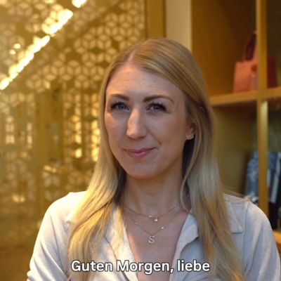 Drei schnelle Fragen an Stephanie Hottmeyer. 
Auch im Arbeitsalltag darf zwischendurch Zeit für einen kurzen Austausch sein. Wir möchten Ihnen einen kleinen Einblick in die unterschiedlichen Persönlichkeiten geben, die hier arbeiten.

Wie würden Sie die letzten zwei Fragen beantworten?

#Q&A #GADOROStilreich #Köln