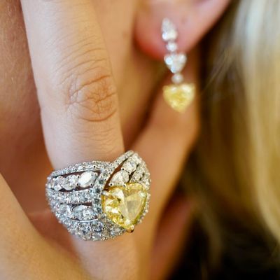 Der Diamant. 
Er gilt als Symbol für Liebe, Beständigkeit und Stärke. Als härtester und natürlicher Edelstein der Welt fasziniert er seit Jahrhunderten mit seinem unvergleichlichen Funkeln und seiner zeitlosen Eleganz. 

@marco_valente_high_jewelry

#MVHJ #Diamant #GADOROStilreich