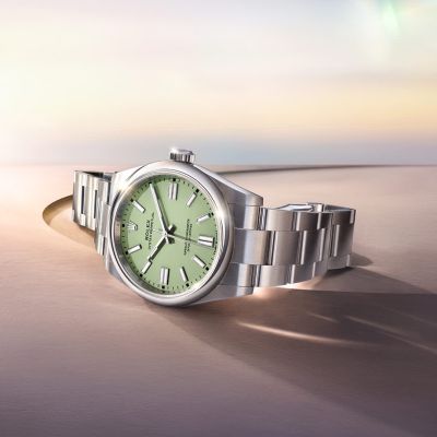 Die @rolex  Oyster Perpetual 41 mit einem Zifferblatt in Pistachio. Dieses Modell ist mit Kaliber 3230 ausgestattet – einem Uhrwerk, das die Vorreiterrolle in der Uhrmacherkunst unterstreicht.#Rolex #OysterPerpetual #OfficialRolexRetailer #GadoroStilreich #köln