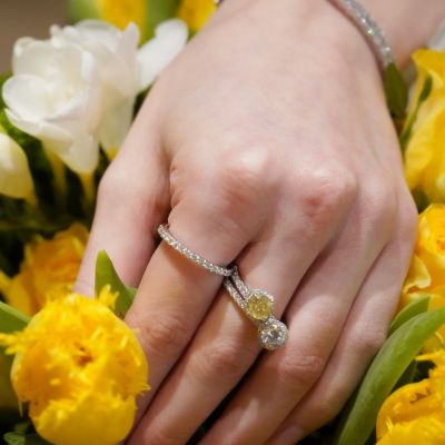 Two rings, one philosophy: Wandelbarkeit trifft bei @marco_valente_high_jewelry auf zeitlose Eleganz.
Der Together Ring vereint Diamanten in unterschiedlichen Schliffen zu einem harmonischen Ganzen. Einzeln getragen wirkt der Mittelring zurückhalten elegant. Eingerahmt im Stacking ergibt sich eine verspielte Eleganz.
Der Two in One Ring begeistert mit seiner wandelbaren Form – tragbar als ein Statement oder als zwei verbundene Akzente.
Außergewöhnliche Details machen beide Designs zu Begleitern für jeden Moment.
#MarcoValente #MVHJ #GadoroStilreich #köln