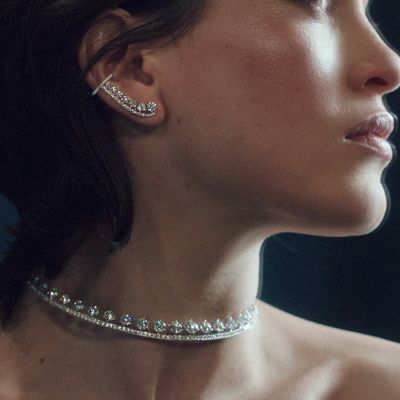 Anmutige Bewegung trifft auf zeitlose Eleganz. ✨ Die Ballerina Ohrringe von @marco_valente_high_jewelry  aus der Core Collection vereinen edles 18 KT. Weißgold mit tropfenförmigen Diamanten und funkelnden Brillanten. Ein faszinierendes Zusammenspiel aus Licht, Leichtigkeit und luxuriöser Raffinesse – ein Schmuckstück, das bei jeder Bewegung elegant erstrahlt. 💎#MarcoValenteHighJewelry #GadoroStilreich #Köln