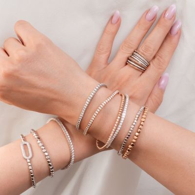 Erleben Sie Schmuckstücke, die so komfortabel wie elegant sind. Die flexiblen Stretchy-Armbänder von @alcorojewellery sind Luxus für jeden Tag. 💫

#AlCoro #stretchycollection #GadoroStilreich #köln