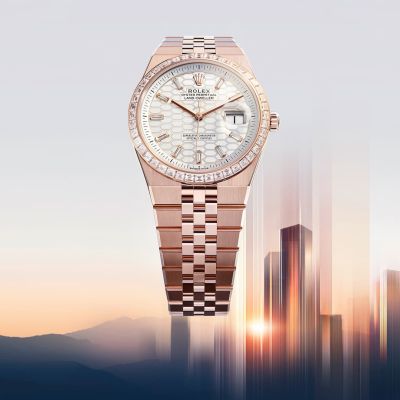 Die @rolex  Land‑Dweller vereint technische und ästhetische Kühnheit miteinander. Die Version in 18 Karat Everose-Gold mit einem Gehäuse von 36 mm verfügt über eine diamantbesetzte Lünette, ein Flat Jubilee-Band und einen transparenten Gehäuseboden.
#Rolex #LandDweller #OfficialRolexRetailer #GadoroStilreich #köln